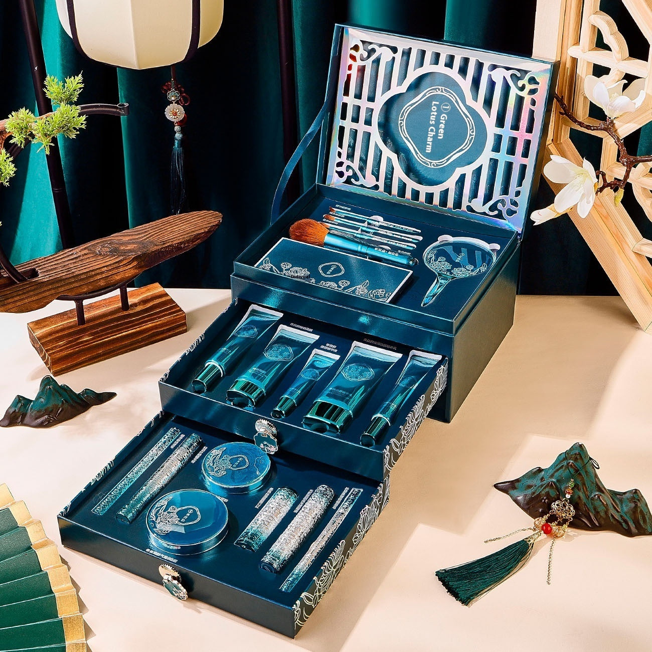 Green Lotus Beauty Makeup And Skin Care 18 Pieces Suit CJ